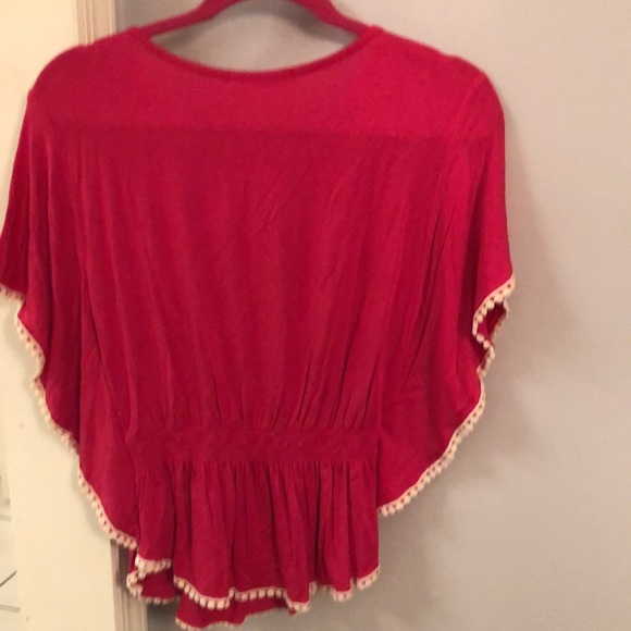 Pretty pink top with cream macrame design. - Picture 5 of 7
